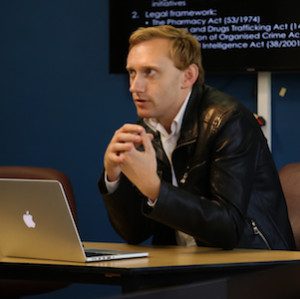 3-dr-simon-howell